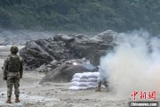 农历大全西藏军区某部高原峡谷实弹射击 锤炼实战能力