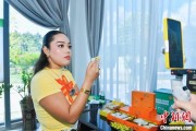农历大全泰国主播品三亚榴莲：“尝到了家乡味”