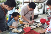 农历大全“珍珠开蚌”走红 “Z世代”玩转传统产业的N种可能